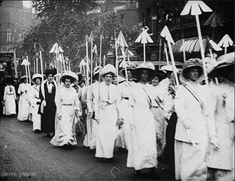 suffragettes-marching