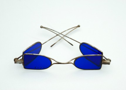 L0059071 Turn pin spectacles, steel wire, eye preservers, double fold