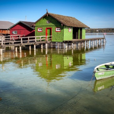 boathouse green n green boat Albrecht Fietz at Pixabay